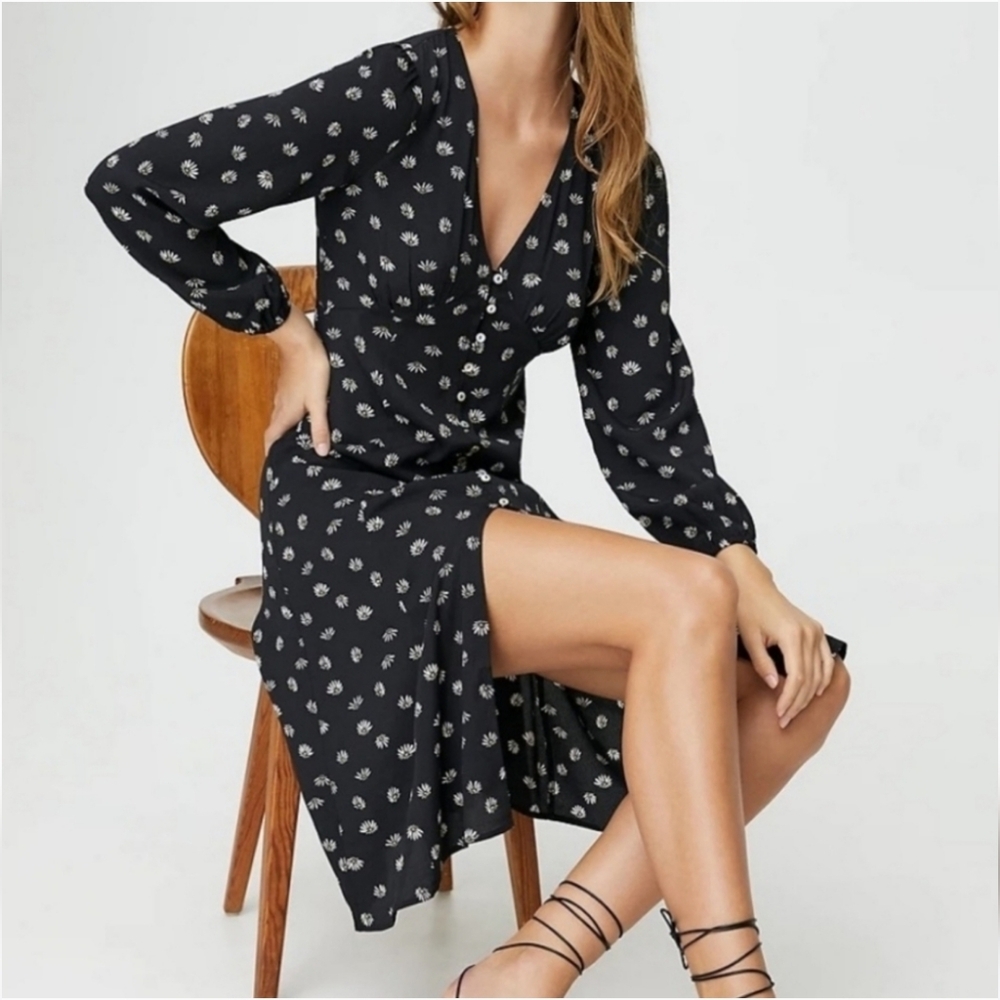 Aritzia Wilfred | Button Empire Waist Midi dress - Medium - Black Floral